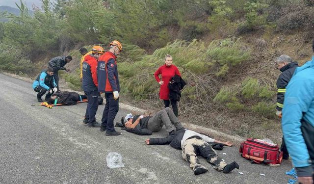 Yabancı öğrencileri taşıyan minibüs şarampole uçtu: 17 yaralı