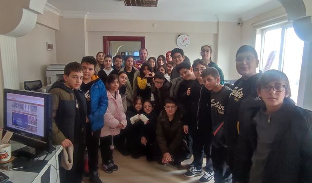 Tokat Şehir Ortaokulu Öğrencilerinden, Çalışan Gazeteciler Günü'nde Hürsöz Gazetesi'ne Ziyaret
