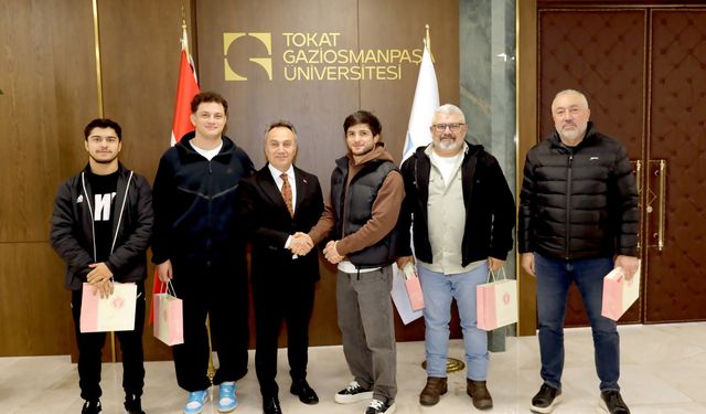 Rektör Yılmaz’dan Şampiyon Öğrencilere Tebrik