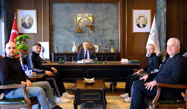 TOGÜ’lü Kick Boksçulardan Rektör’e Ziyaret