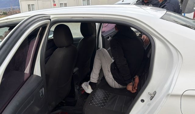 Kaçak Göçmen Araç Koltuğuna Gizlenmiş Halde Yakalandı