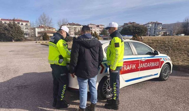Akrobatik hareketler yapan motosiklet sürücüsüne ceza yağdı