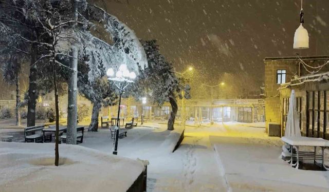 Aksaray merkez ve ilçelerde kar yağışı etkili oluyor