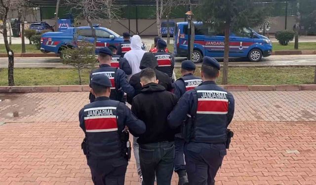 Aksaray'da jandarmadan 6 adrese eş zamanlı uyuşturucu baskını: 5 tutuklama