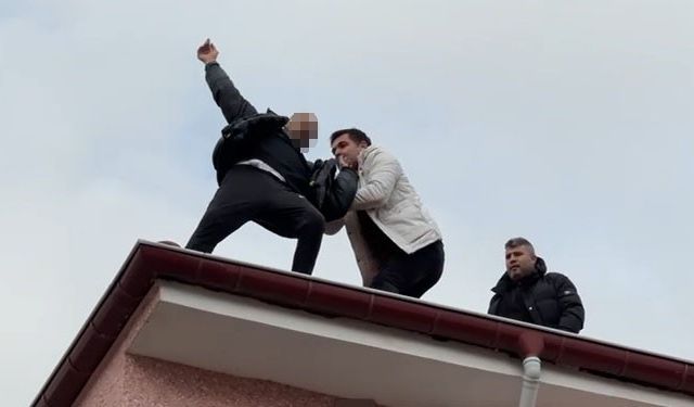 Çatıdan düşmek üzereyken son anda emniyet müdürü kurtardı