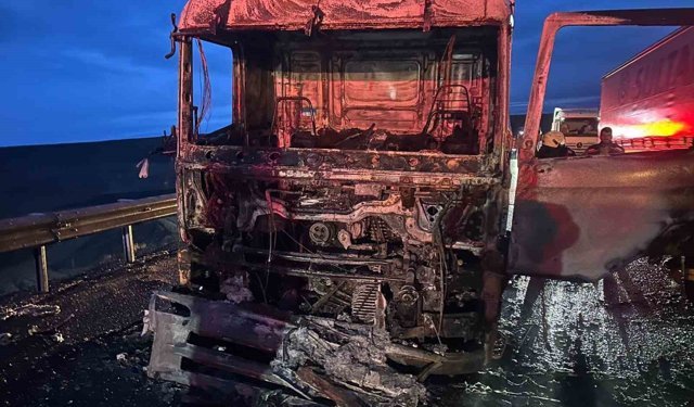 Çekici yanarak kullanılamaz hale geldi