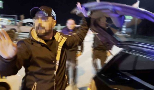 Direksiyon başında alkollü yakalandı, polise 'Problemli olan sizsiniz' dedi