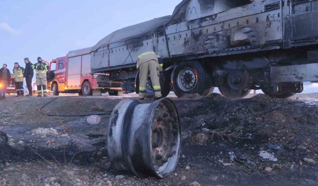 Dorsede çıkan yangın tırı sarmadan söndürüldü