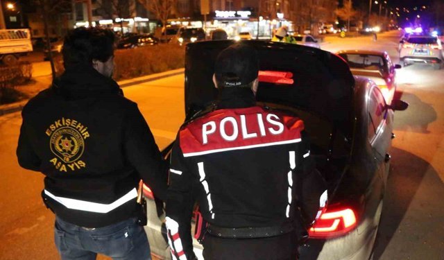 Eskişehir'de asayiş ve trafik uygulamaları sürüyor