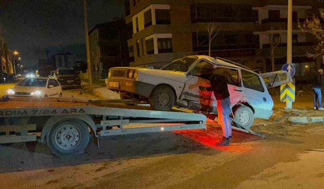 Eskişehir'de iki otomobil çarpıştı: 4 yaralı