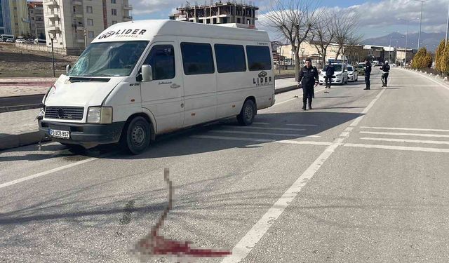 Karaman'da minibüsün çarptığı yaya ağır yaralandı