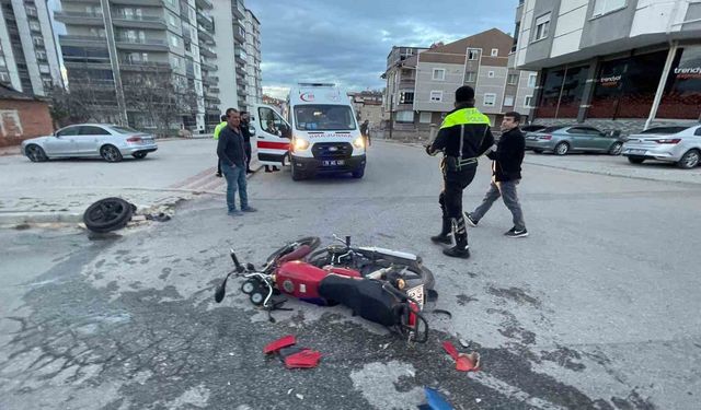 Karaman'da otomobille motosikletin karıştığı kaza ucuz atlatıldı