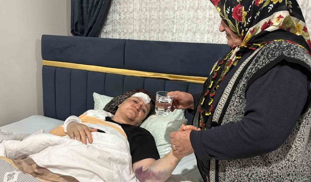 Kayseri'de aracın, refüjdeki yayaların arasına daldığı kazada kamerada