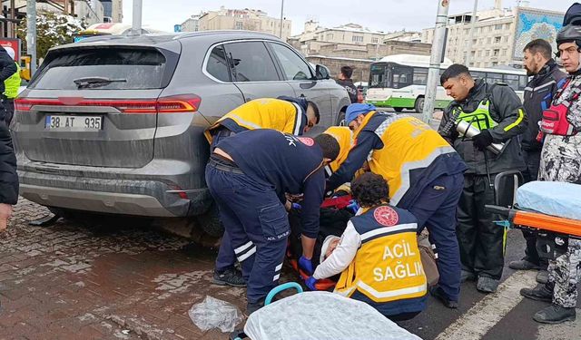 Kayseri'de SUV araç yayaların arasına daldı: 5 yaralı