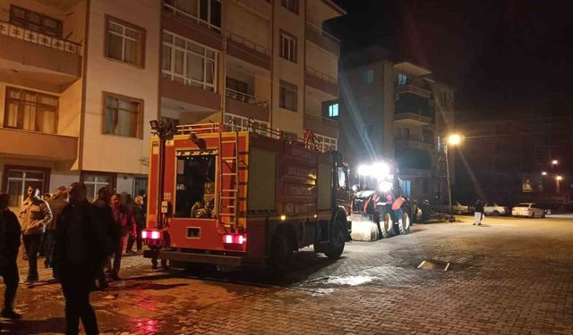 Sinop'ta 4 katlı binanın odunluğunda yangın