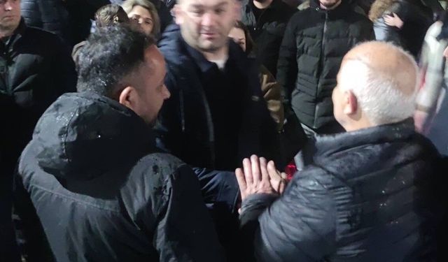 Sosyal medya hesabından paylaştığı öne sürülen bir mesaj nedeniyle yürütülen soruşturma kapsamında tutuksuz yargılanmak üzere adli kontrol şartıyla serbest bırakılan Görele Belediye Başkanı Hasbi Dede, yeniden ifadeye çağırıldı.