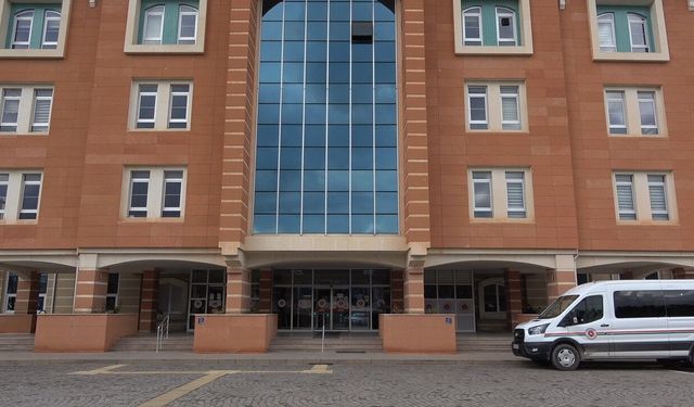 Tarlada kavga ettiği husumetlisini öldüren sanık hakim karşısına çıktı