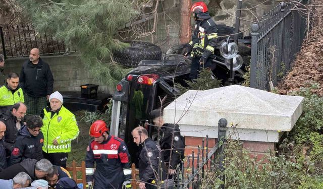 Trabzon'da kamyonet site bahçesine düştü: 2 yaralı