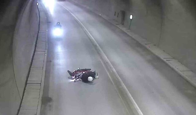 Tünelde motosikletten düşüp metrelerce sürüklendi: Kaza anı kamerada