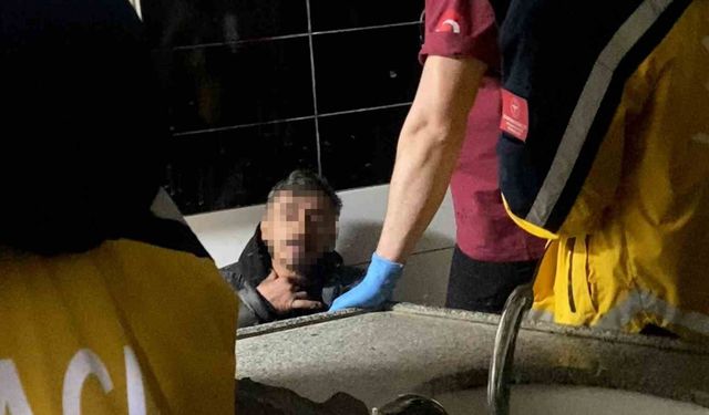 Tuvalette hareketsiz bulundu, uyuduğu ortaya çıktı