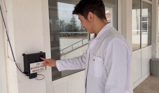 Zile'de Lise Öğrencilerinden Yerli Parmak İziyle Yoklama Sistemi