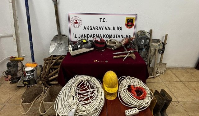 Aksaray'da define avcıları tarihi eserlerle suçüstü yakalandı
