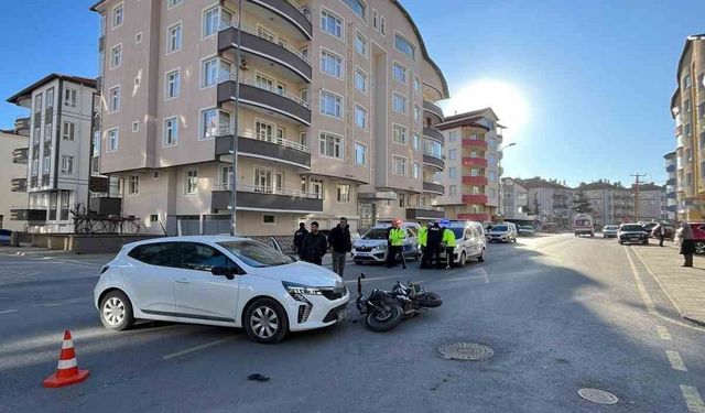 Akşehir'de otomobil ile motosiklet çarpıştı: 1 yaralı