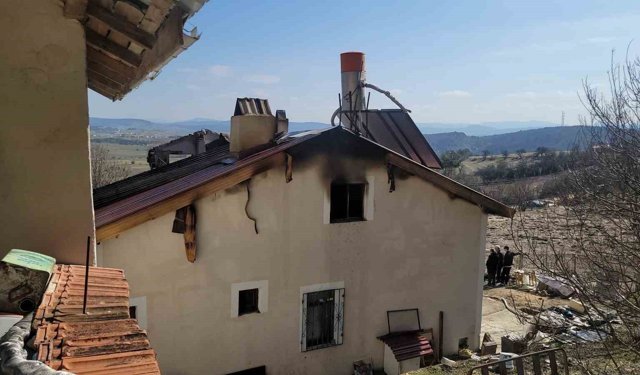 Alevlere çatıdan müdahale etmek isterken yaşamını yitirdi