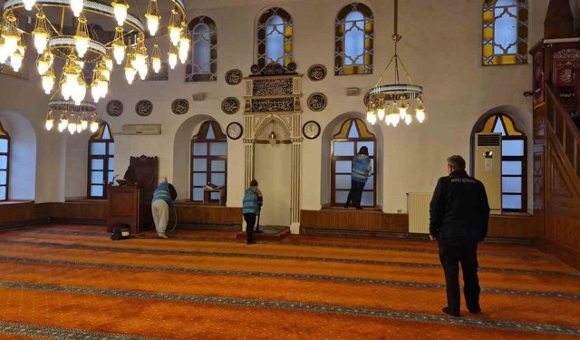 Bartın'da camiler kadın hükümlüler tarafından temizleniyor