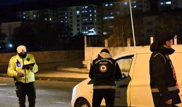 Bayburt polisi huzur ve güven için denetimlerini sürdürüyor