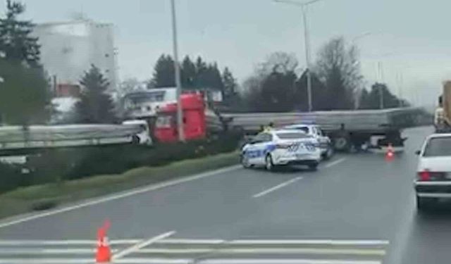 Bolu'da D-100 kara yolunda tır makasladı