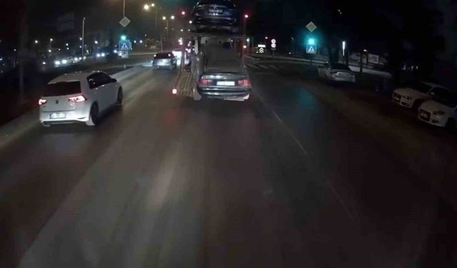 Çekici otomobili yola düşürdü