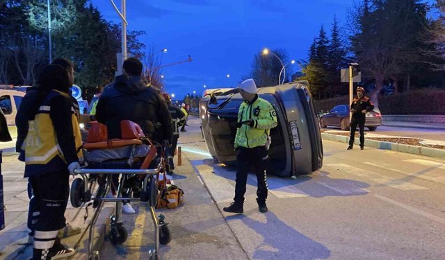 Çorum'da minibüsle çarpışan cip yan yattı: 1 yaralı