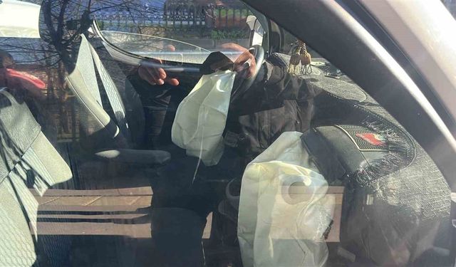 Dolmuş kazasında hava yastığı açıldı: 1 yolcu yaralandı