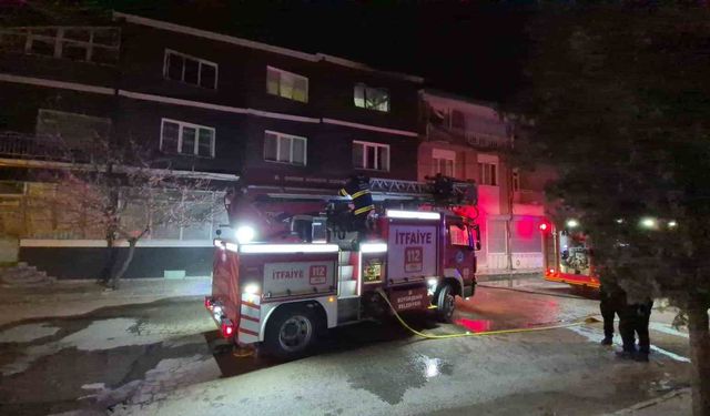 Eskişehir'de gece yangın paniği: 1'i bebek 3 yaralı