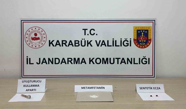 Karabük'te jandarmadan kaçakçılık ve uyuşturucu operasyonu: Silah, uyuşturucu ve kaçak telefon ele geçirildi