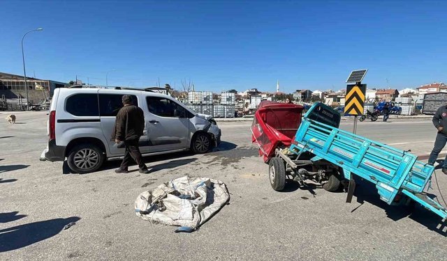 Karaman'da bir kişinin ağır yaralandığı kaza anı kamerada