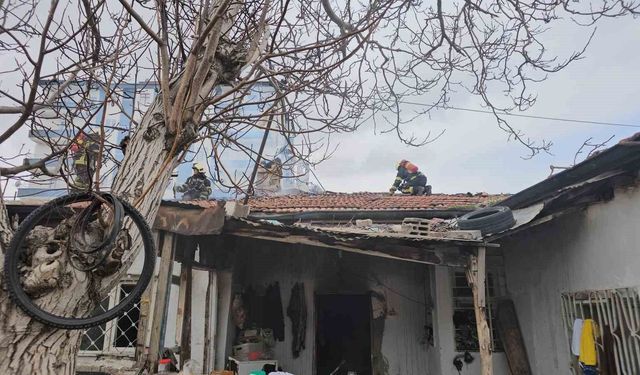 Kayseri'de müstakil evde yangın: 6 aylık bebek hastaneye kaldırıldı