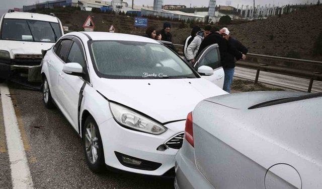 Kırıkkale'de zincirleme kaza: 3 yaralı