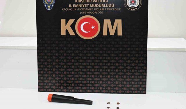 Kırşehir'de durdurulan araçtan sikke ve uyuşturucu çıktı