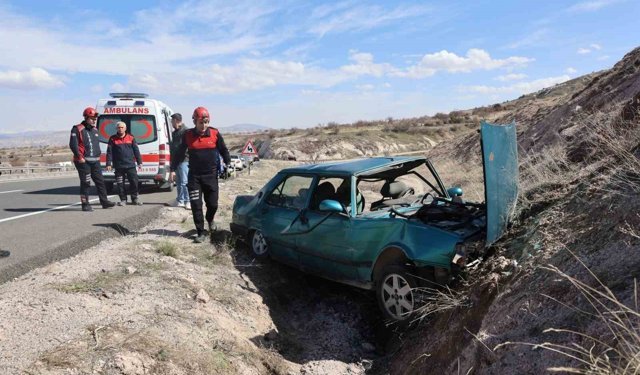 Kontrolden çıkan Fiat Tofaş otomobil karşı şeride geçti: 1 yaralı