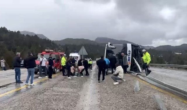 Konya'da yolcu otobüsü devrildi