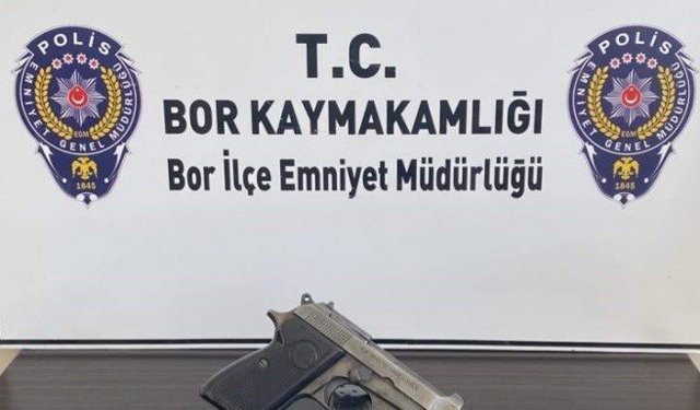 Niğde Bor'da silah ve çalıntı motosiklet ele geçirildi