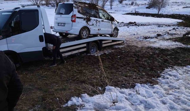 Niğde-Çamardı yolunda araç takla attı, 4 kişi yaralandı