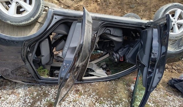 Sinop'ta kontrolden çıkan araç takla attı