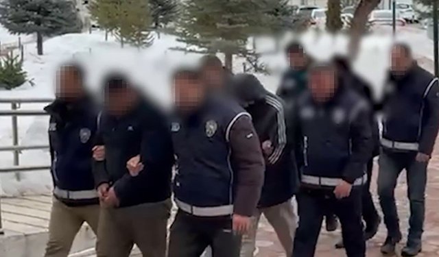 Sivas'ta 111 düzensiz göçmen yakalandı, 19 göçmen kaçakçısı hakkında işlem yapıldı