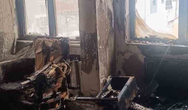 Yangında dumandan etkilenen 3 kişi hastaneye kaldırıldı