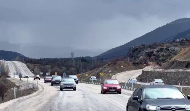 Yeni Konya Antalya kara yolunda bayram dönüşü yoğunluğu