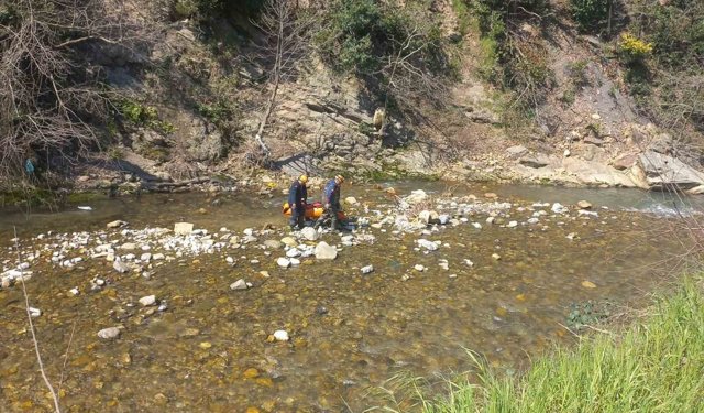 Zonguldak'ta 150 metreden dere yatağına düşen kadın hastaneye kaldırıldı
