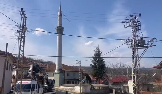 Niksar'da deprem hasarlı minareye kontrollü yıkım